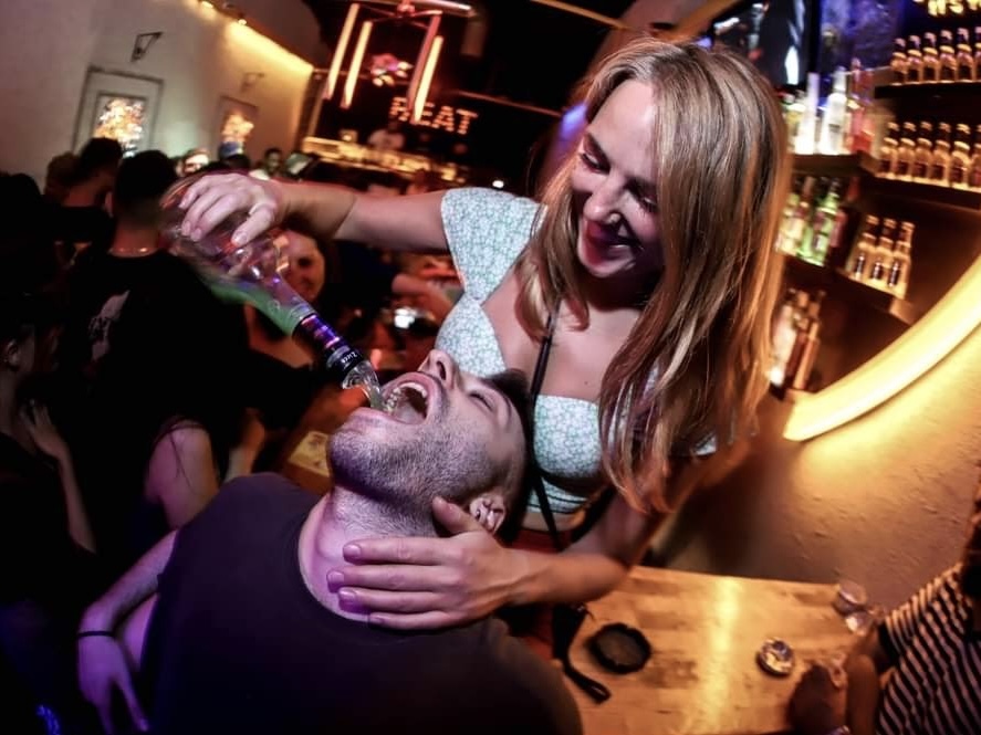 Pub Crawl Istanbul gallery 4